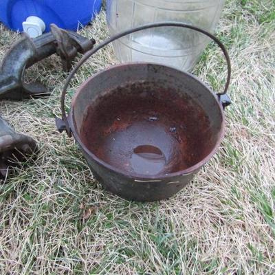 ES-13  MISCELLANEOUS KITCHEN