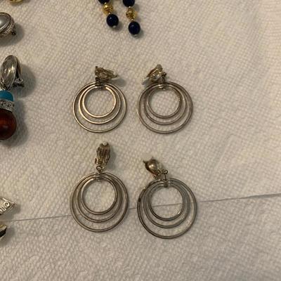 Lot 81 - Clip Earrings