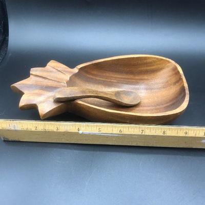 Pair of Wood Pineapple Serving Bowls with Spoons