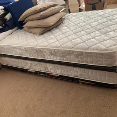 32. Trundle bed (twin size) and bedding, pillows, duvet