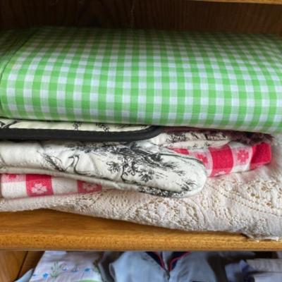 44. Linens and full-size patchwork quilt