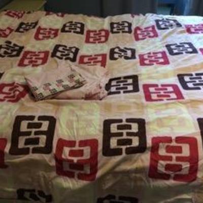 H12 Queen comforter and sheets