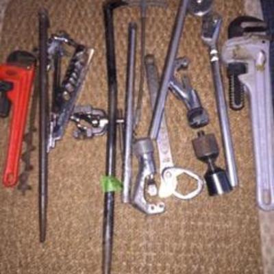 T4 Assorted toole - pipe cutters