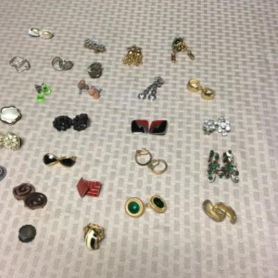 Lot of earrings 