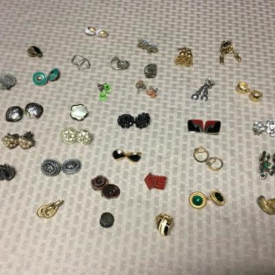 Lot of earrings 