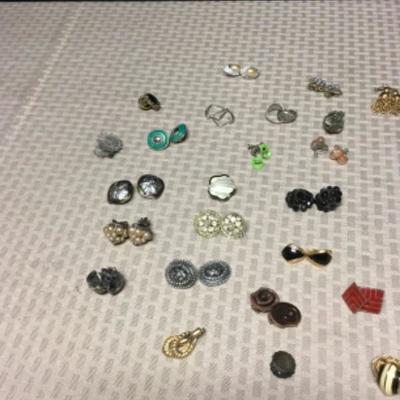 Lot of earrings 
