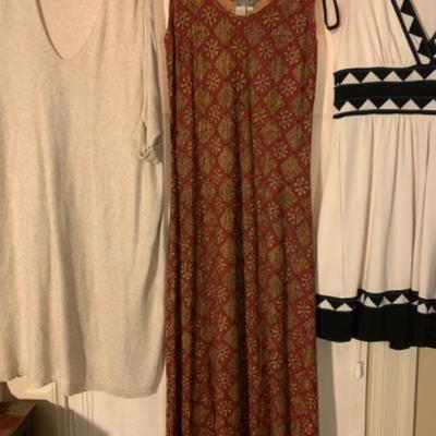 43. 4 Designer Womenâ€™s size 6 Dresses