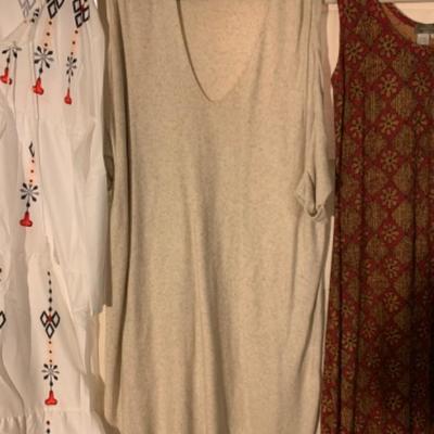 43. 4 Designer Womenâ€™s size 6 Dresses