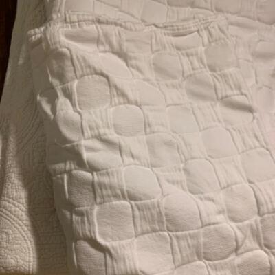 48. Bed Linens (Queen Size), Duvets, Bath Mats, Table Linens