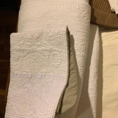 48. Bed Linens (Queen Size), Duvets, Bath Mats, Table Linens