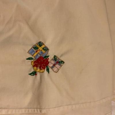 48. Bed Linens (Queen Size), Duvets, Bath Mats, Table Linens