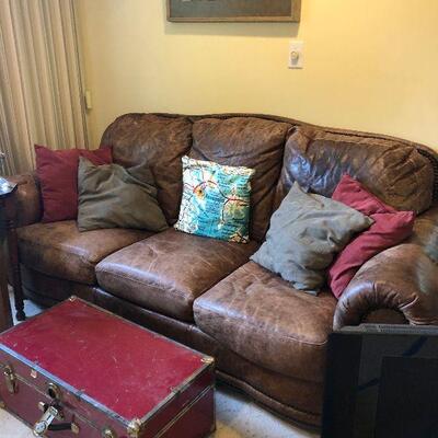 Lot 4 - Furniture, TV and Home Decor 