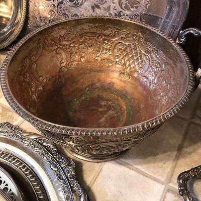 Lot 25 - Silverplate Serving Items