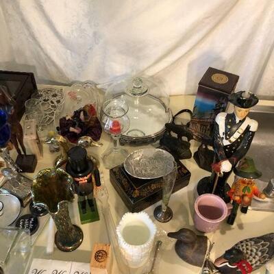 Lot 29 - Home Decor and Collectibles 