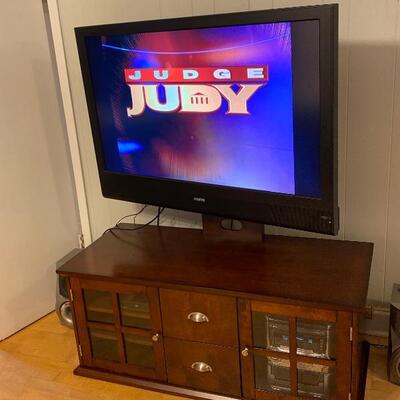 Sanyo Television With Swivel Stand & Console Combo 