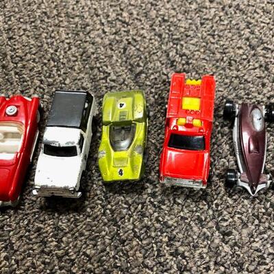 5 Hot Wheels Cars