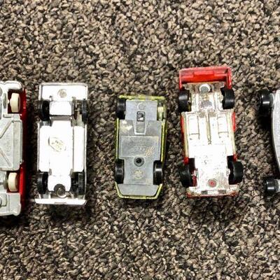 5 Hot Wheels Cars