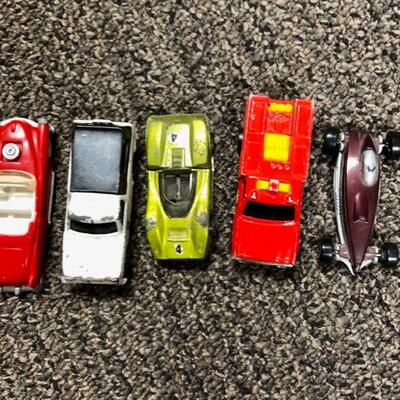 5 Hot Wheels Cars