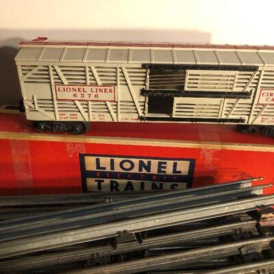 W9:  Lionel 6376 Circus Car w/Lionel Metal Tracks