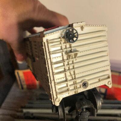 W9:  Lionel 6376 Circus Car w/Lionel Metal Tracks