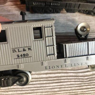 W10: 2420 Lionel Wrecking Car with Boxes