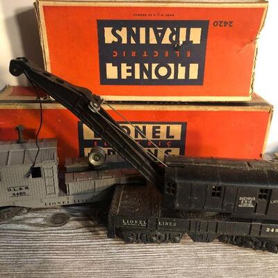 W10: 2420 Lionel Wrecking Car with Boxes