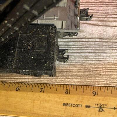 W10: 2420 Lionel Wrecking Car with Boxes