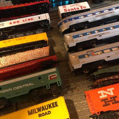 W11: Train Cars Lot Bachmann and More
