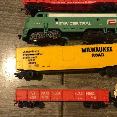 W11: Train Cars Lot Bachmann and More