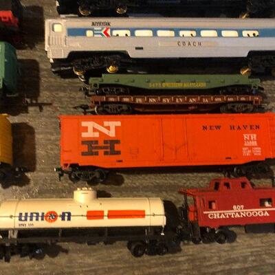W11: Train Cars Lot Bachmann and More