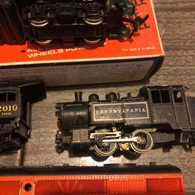 W12: Metal Train Lot Lionel and More