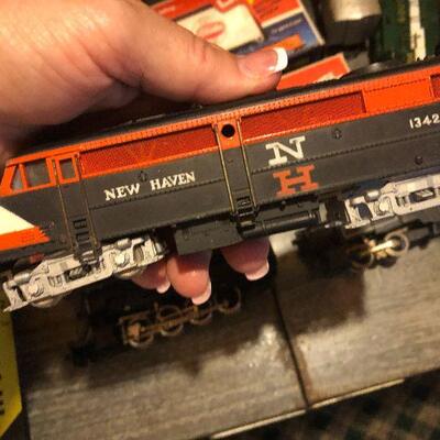 W12: Metal Train Lot Lionel and More