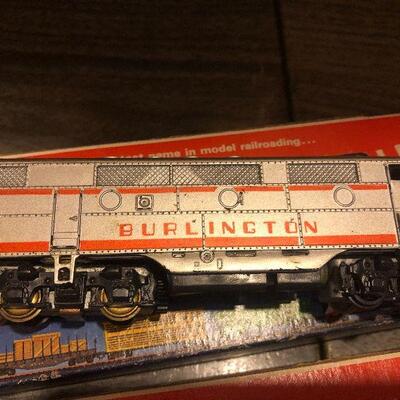 W12: Metal Train Lot Lionel and More