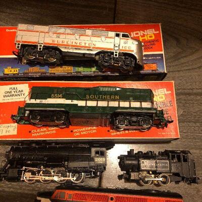W12: Metal Train Lot Lionel and More