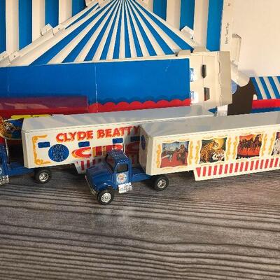 W20: Ertl Clyde Beatty Cole Circus Lot