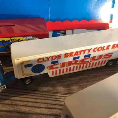 W20: Ertl Clyde Beatty Cole Circus Lot