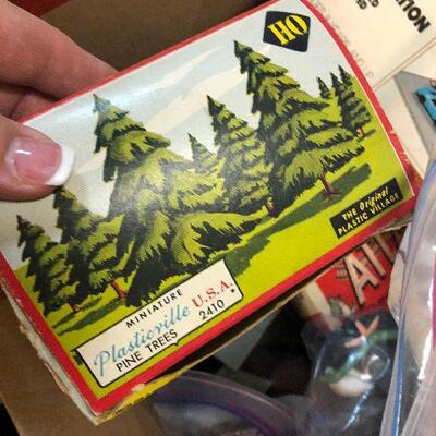 W22: Random Train Accessories Tyco & More