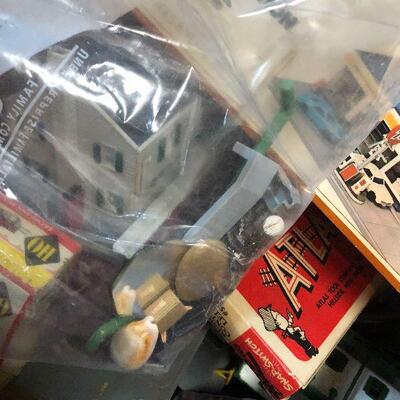 W22: Random Train Accessories Tyco & More