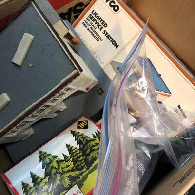 W22: Random Train Accessories Tyco & More