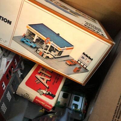 W22: Random Train Accessories Tyco & More