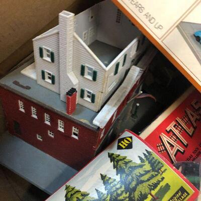 W22: Random Train Accessories Tyco & More