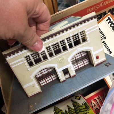 W22: Random Train Accessories Tyco & More