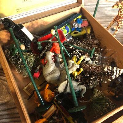 W25: H0 Scale Train Accessories & Green Grass Train Mat