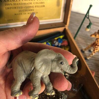 W25: H0 Scale Train Accessories & Green Grass Train Mat