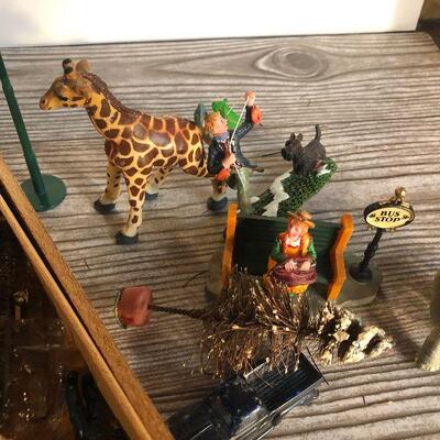 W25: H0 Scale Train Accessories & Green Grass Train Mat