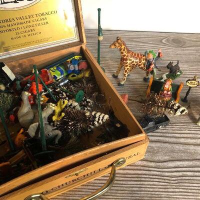 W25: H0 Scale Train Accessories & Green Grass Train Mat