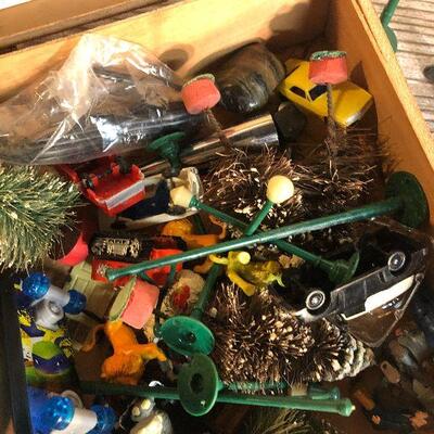 W25: H0 Scale Train Accessories & Green Grass Train Mat