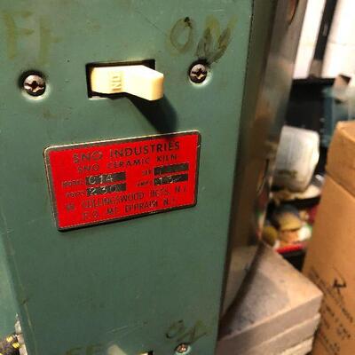 W27: Sno Industries Ceramic Kiln & Accessories