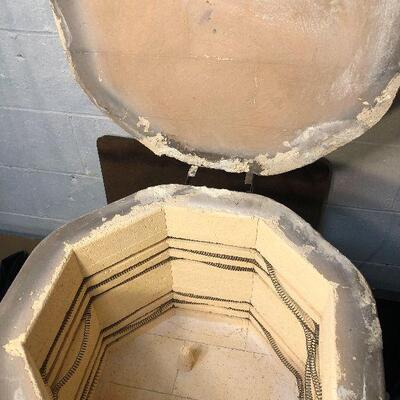 W27: Sno Industries Ceramic Kiln & Accessories