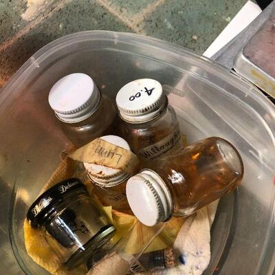 W27: Sno Industries Ceramic Kiln & Accessories